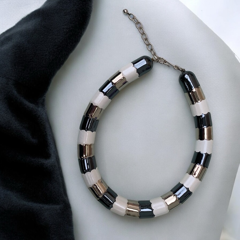 Unique vintage large metal alternating white black silver thick choker necklace